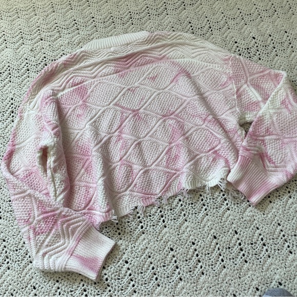 Tiger Mist NWT Tie Dye Distressed Hem Crop Jumper Sweater White Pink (Small) - Picture 2 of 8